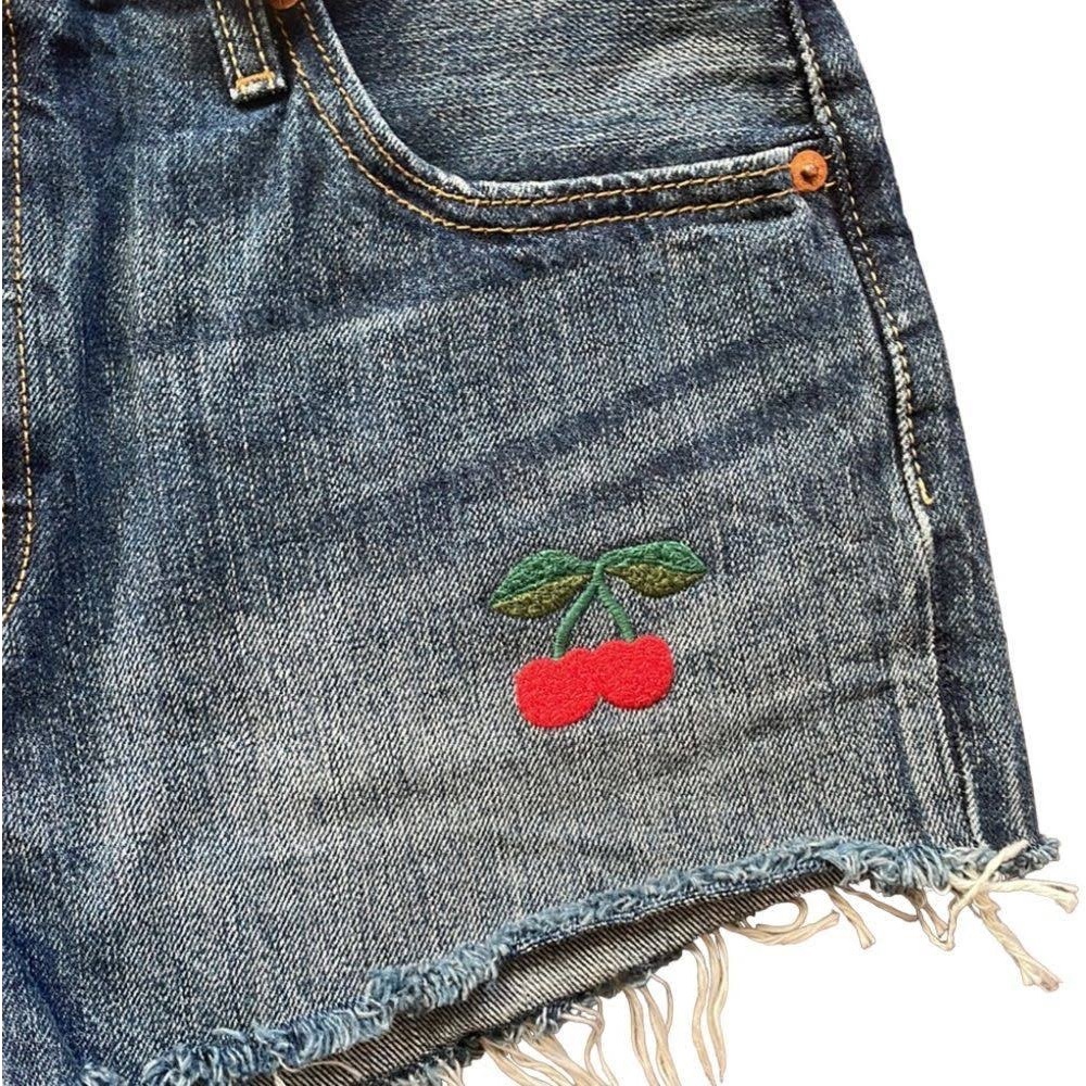 Levi’s 501 mid-rise cutoff jean shorts medium wash with cherry embroidery Sz 27 - Picture 5 of 16